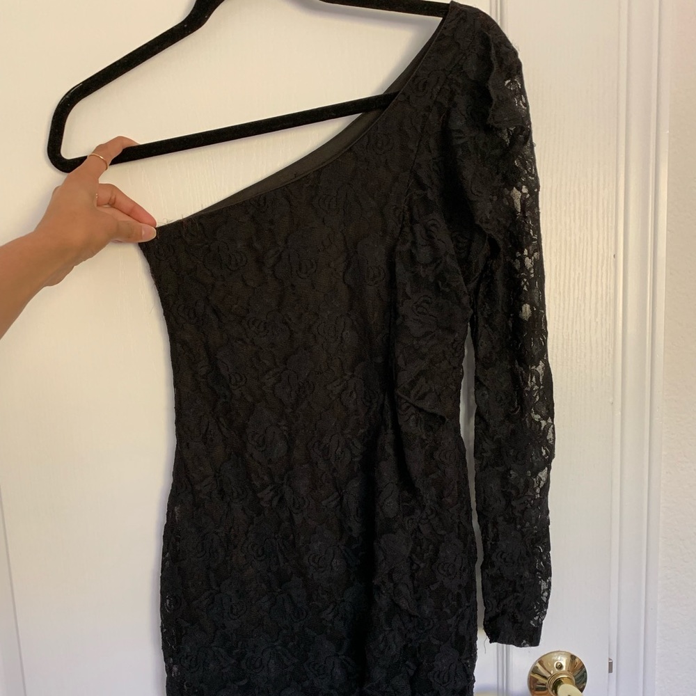 One shoulder black body con dress